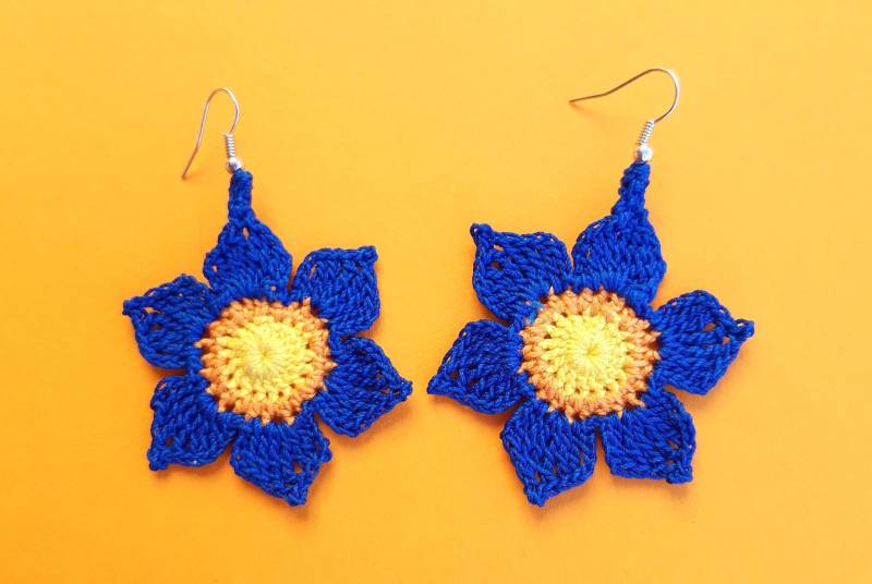 Ohrringe Blüte Gehäkelt Blau Orange Gelb von crochet4angel