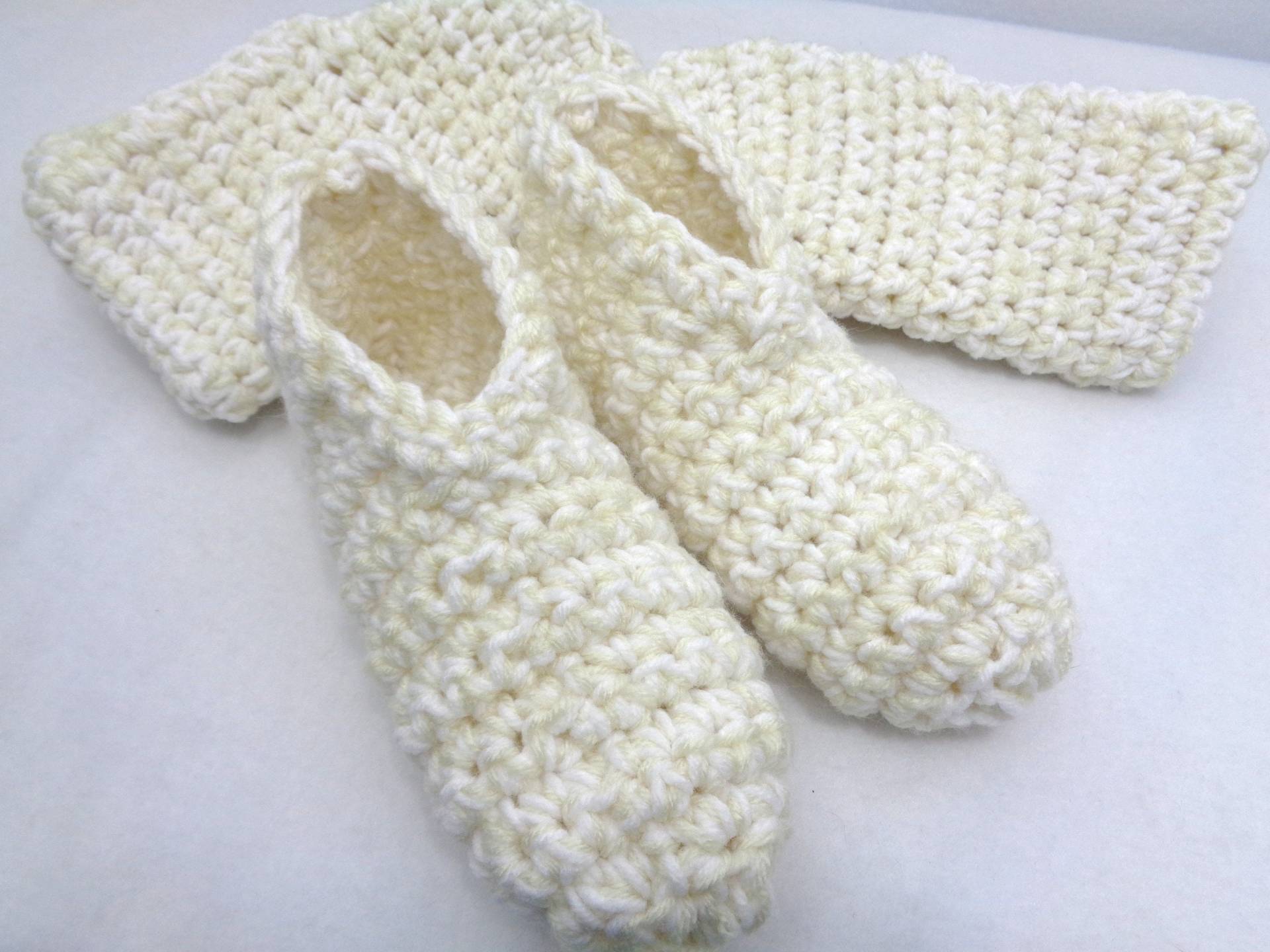 Cremefarbene Häkelschuhe Warme, Handgemachte Hausschuhe von crochetedbycharlene