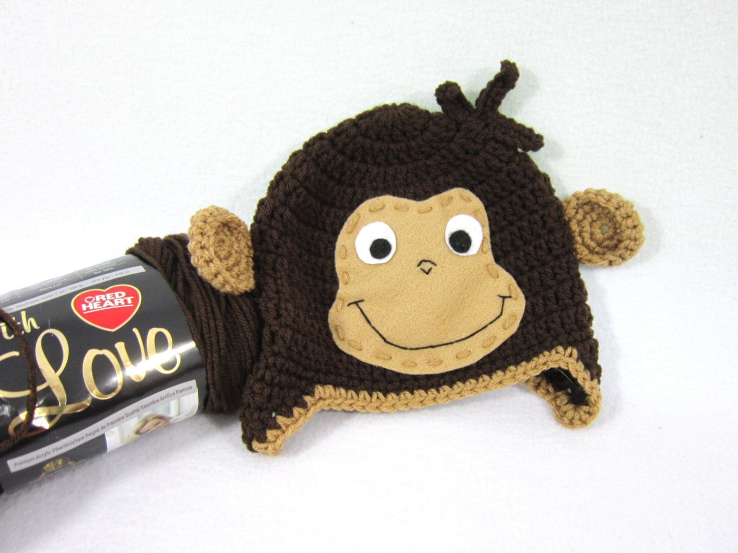 Gehäkelte Curious George Hat Braune Äffchen Mütze Mit Ohrenklappen von crochetedbycharlene