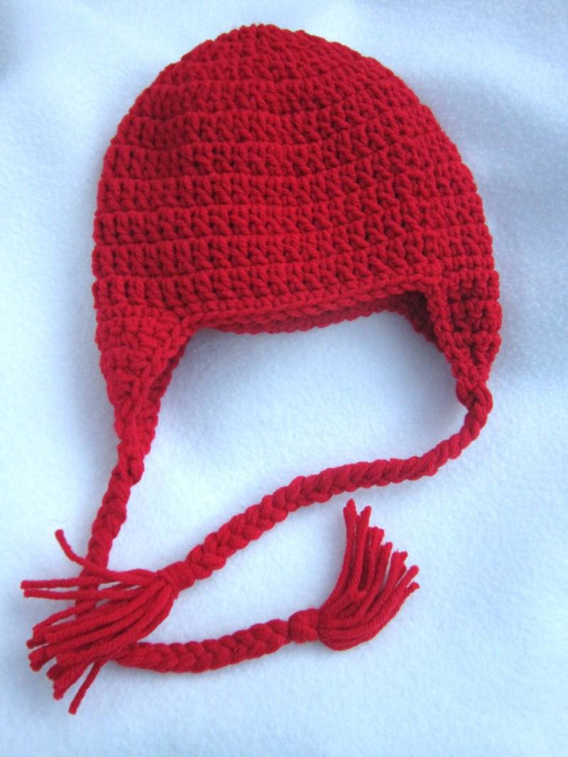 Gehäkelte Rote Kostüm-Hut Mit Ohrenklappen Und Zöpfen von crochetedbycharlene