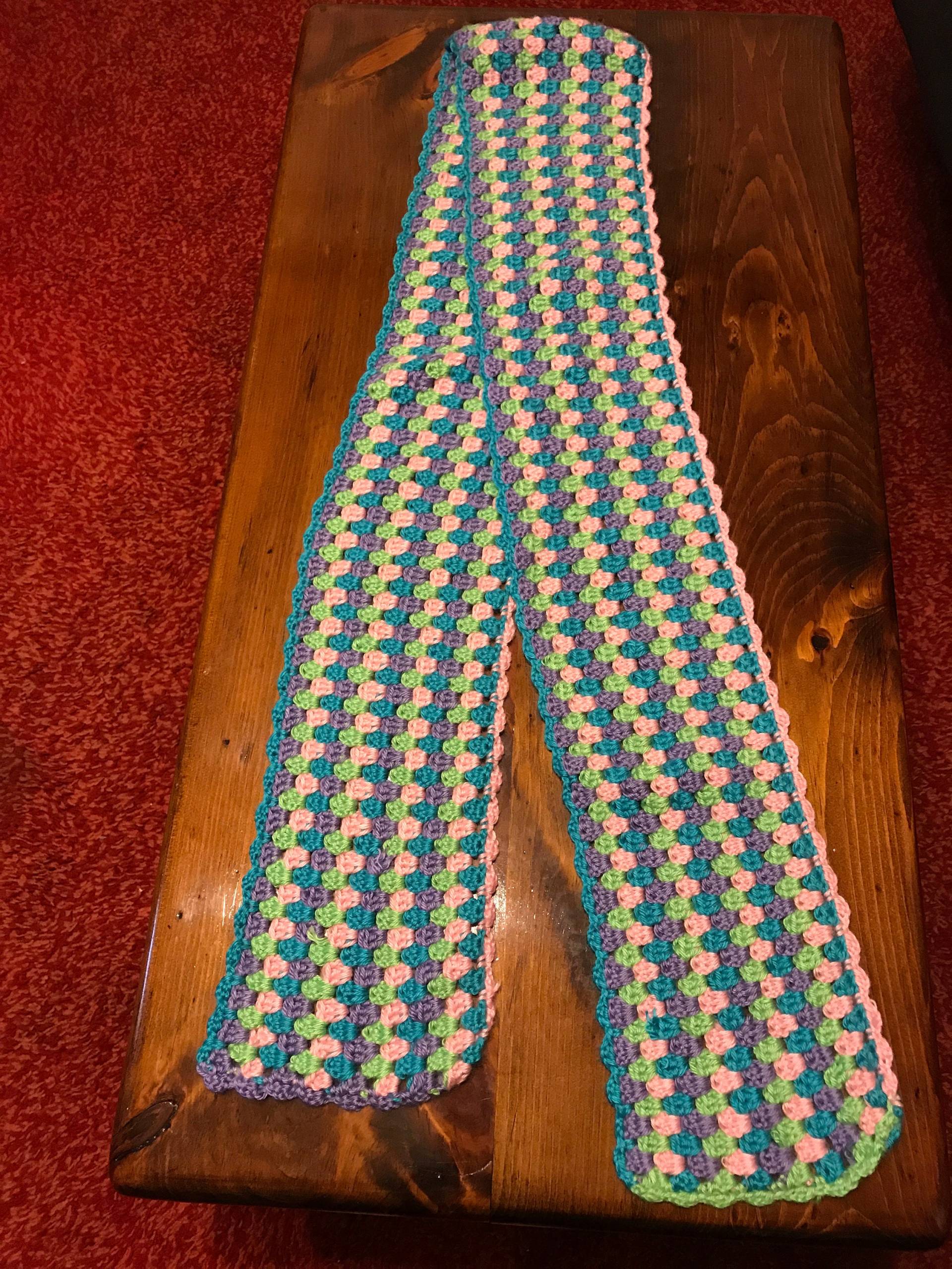 Gehäkelte Mädchen/Damen Winter Schal Bunt Gehäkelte Mädchen/Damen Winter Schal Bunt von crochetgirl413