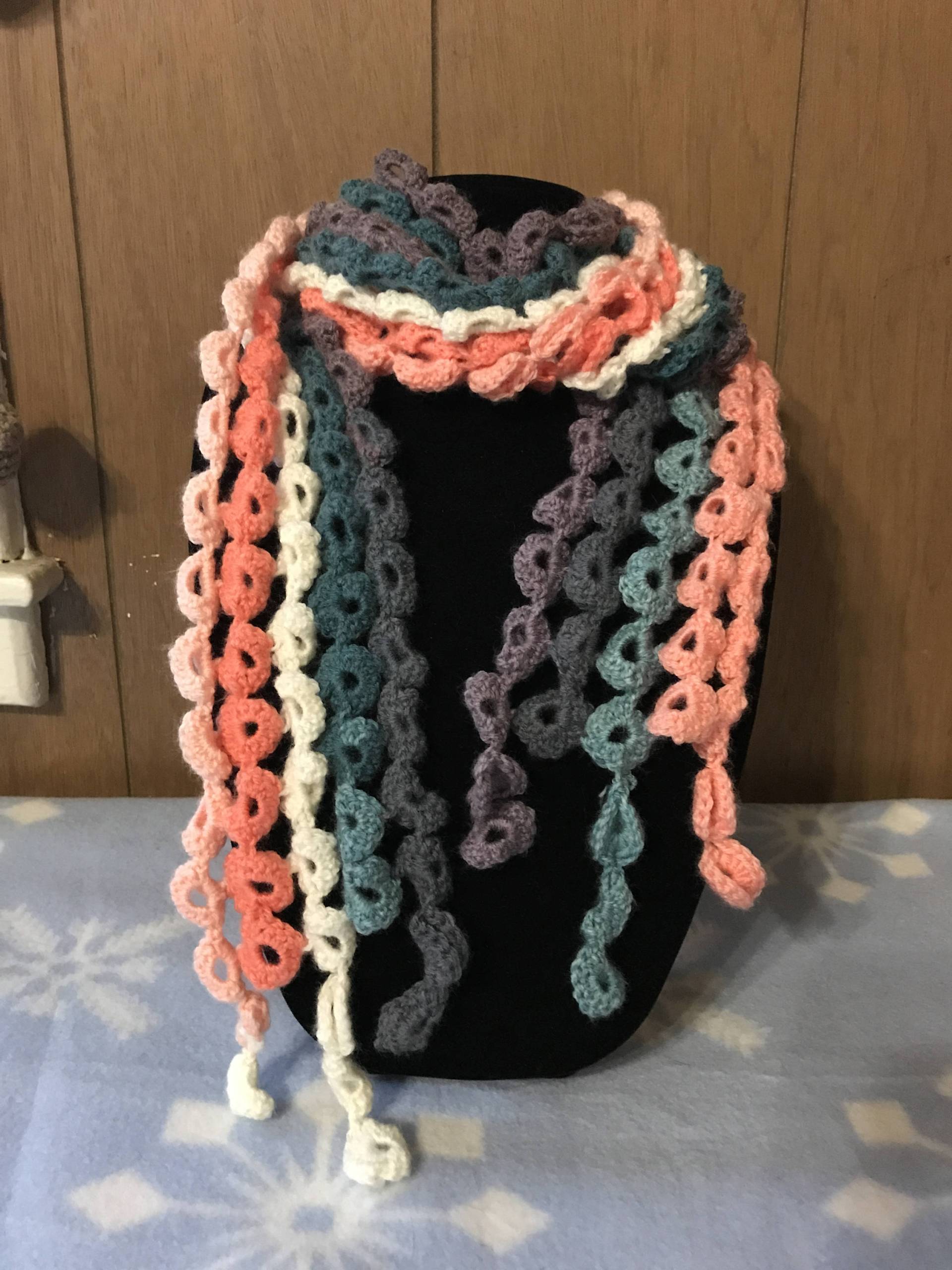 Krocketete Scarf Multi Gefärbt Krocketete Scarf Multi Gefärbt von crochetgirl413