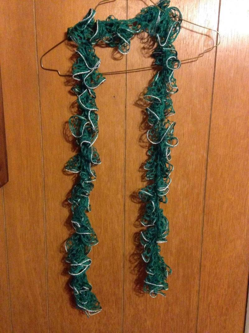 Krocketschene Ruffle Scarf Grün Krocketschene Ruffle Scarf Grün von crochetgirl413