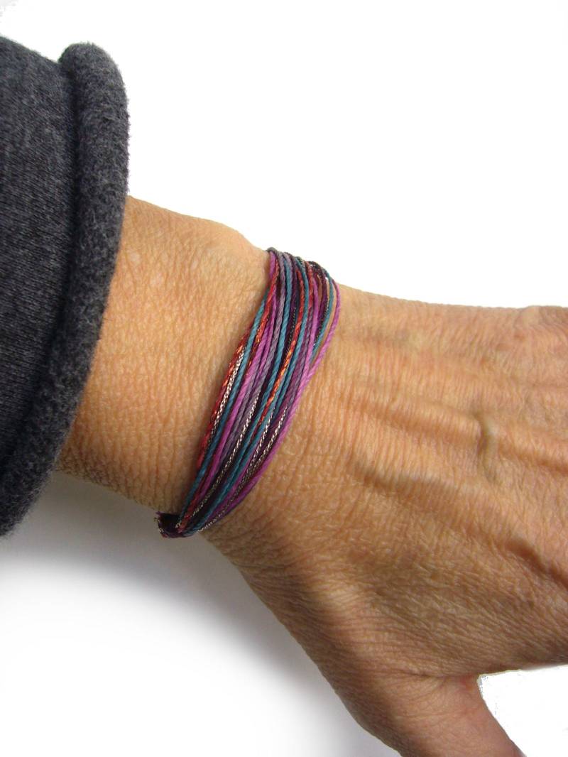 Armband Makramee, Micromacrame Bracelet, Makrameeschmuck, Geschenk Für Frau, Bunt, Multistrand von crochetjewelsetsy