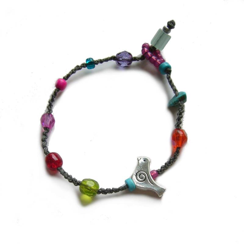 Boho Armbändchen Mit Glasperlen & Vogelperle - Zart, Bunt, Handgeknüpft von crochetjewelsetsy