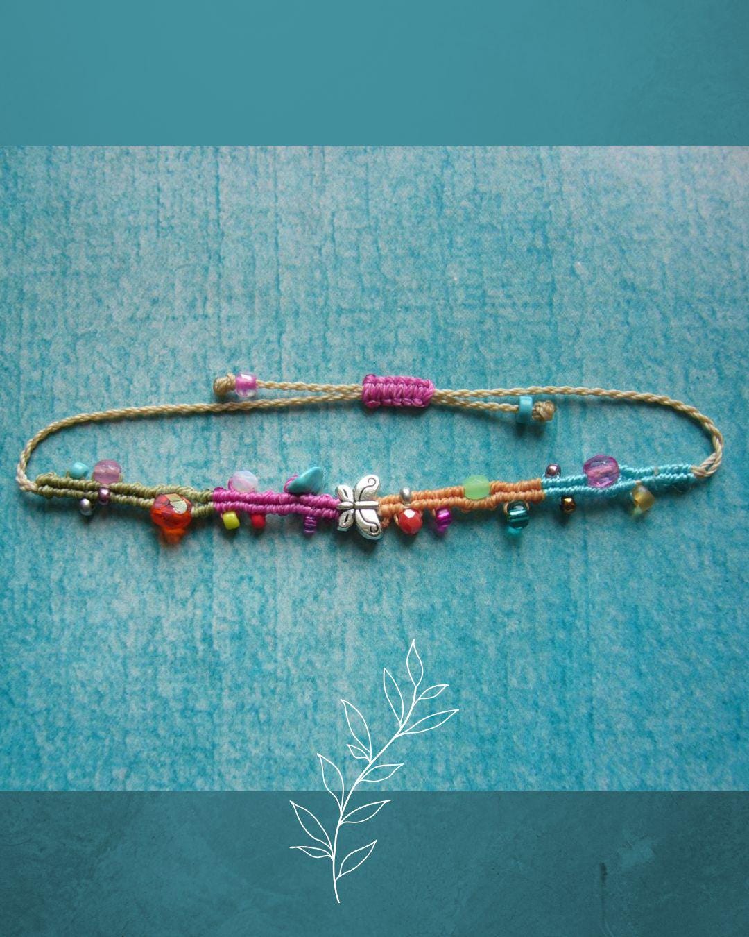 Makramee Armband, Micromacrame Bracelet, Boho, Bunt, Boho-Armband, Glasperlen, Rocailles, Metallperle Schmetterling, Türkissplitter von crochetjewelsetsy