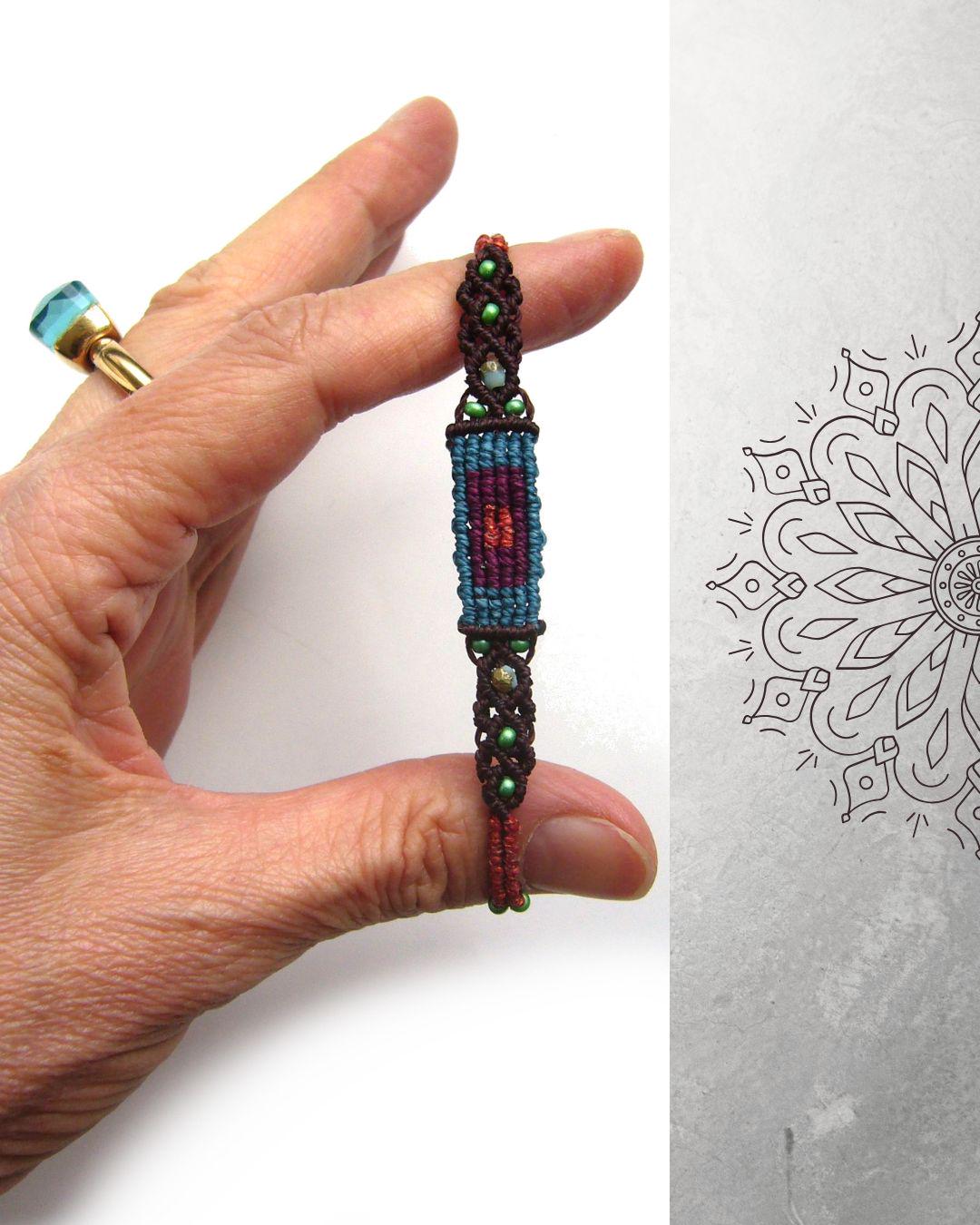 Makramee Armband, Micromacrame Bracelet, Bunt, Gedeckte Farben, Mini Glasschliffperlen, Rocailles von crochetjewelsetsy