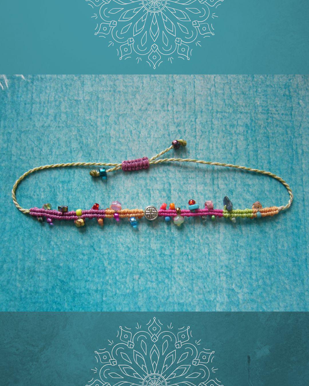 Makramee Armband, Schmuck, Micromacrame Bracelet, Boho, Bunt, Boho-Armband, Glasperlen, Rocailles, Metallperle, Sternchenperle von crochetjewelsetsy