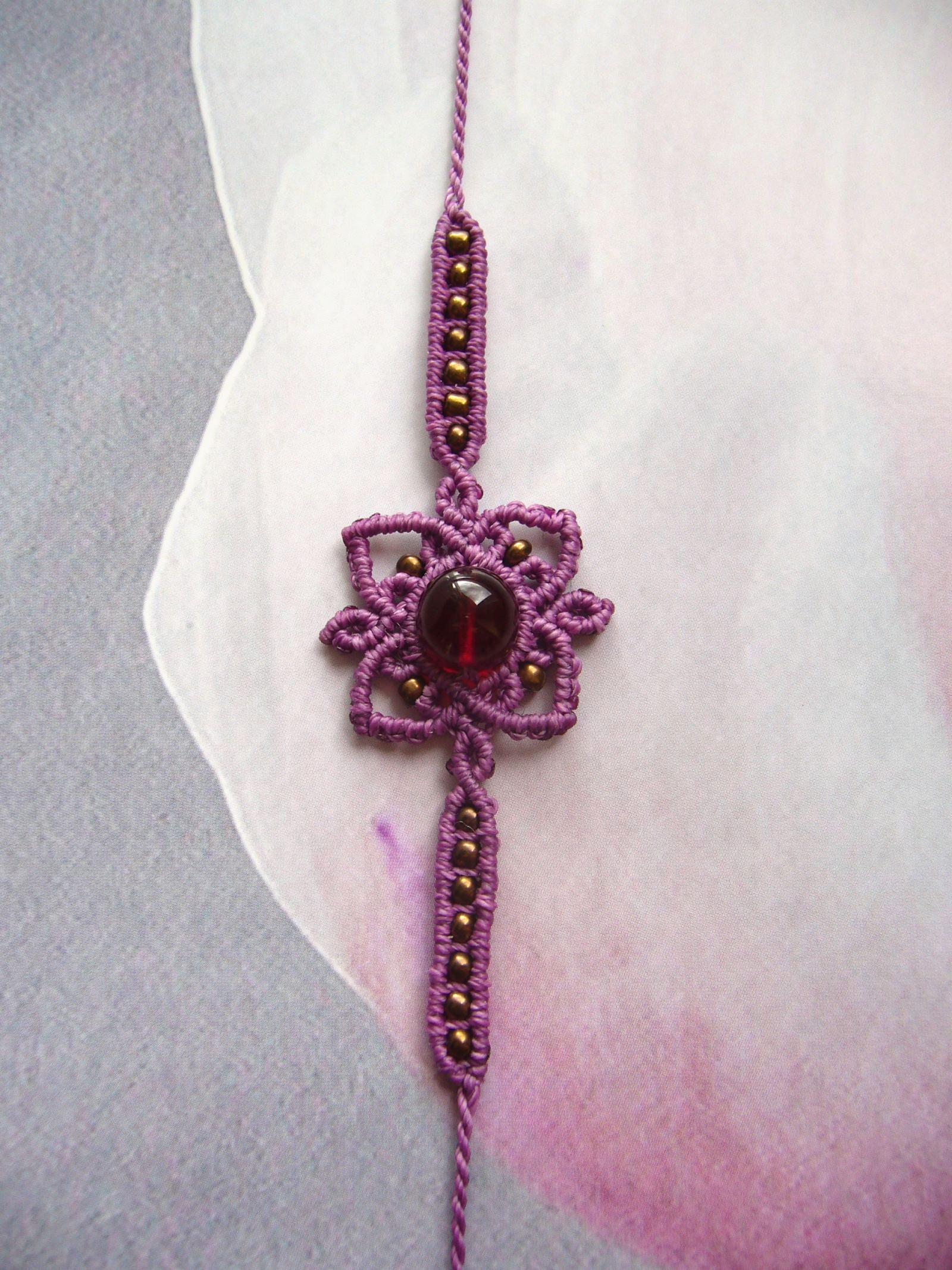 Makramee Armband, Schmuck, Micromacrame Bracelet, Boho, Pink, Rot, Boho-Armband, Glasperle, Rocailles, Filigran von crochetjewelsetsy