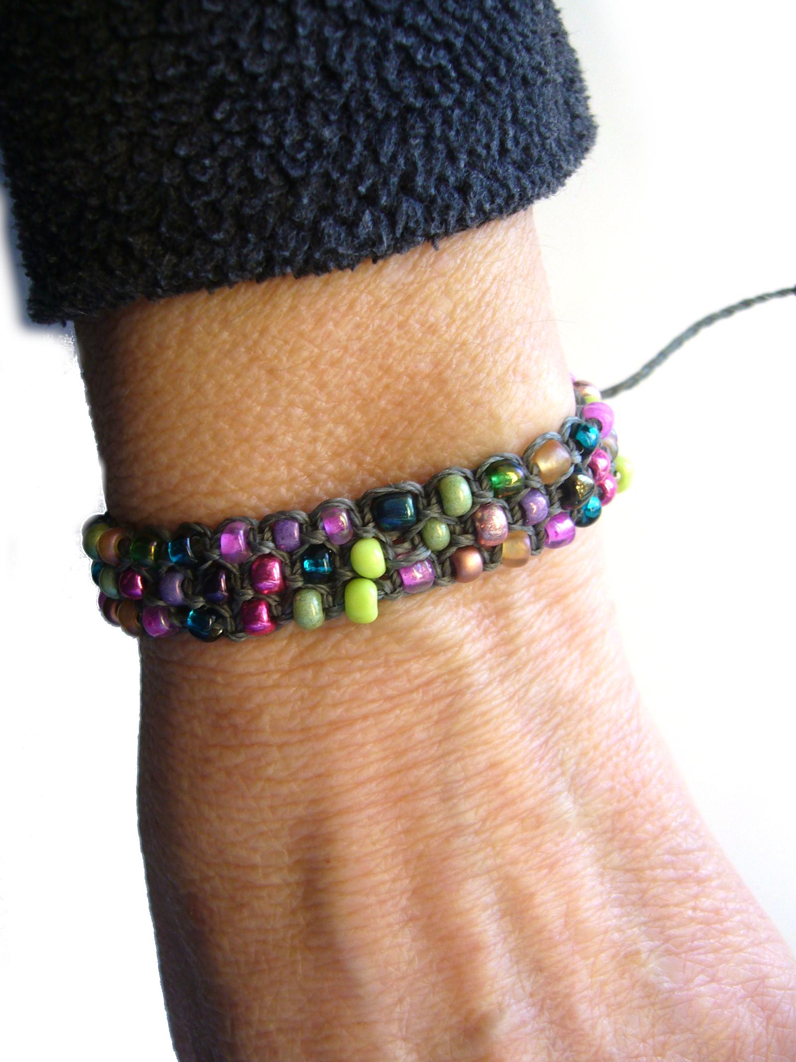 Makramee Armband, Schmuck, Micromacrame Bracelet, Bunt, Große Rocailles von crochetjewelsetsy