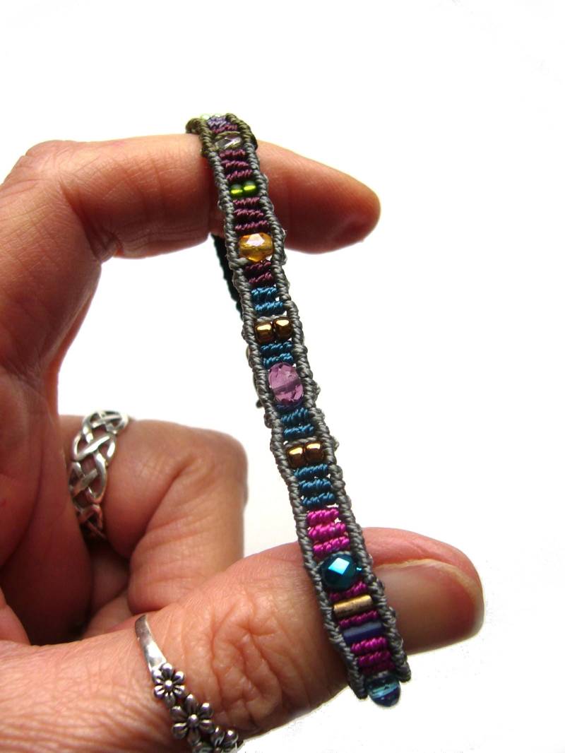 Makramee Armband, Schmuck, Micromacrame Bracelet, Bunt, Rocailles, Glasschliffperlen, Stiftperlen von crochetjewelsetsy
