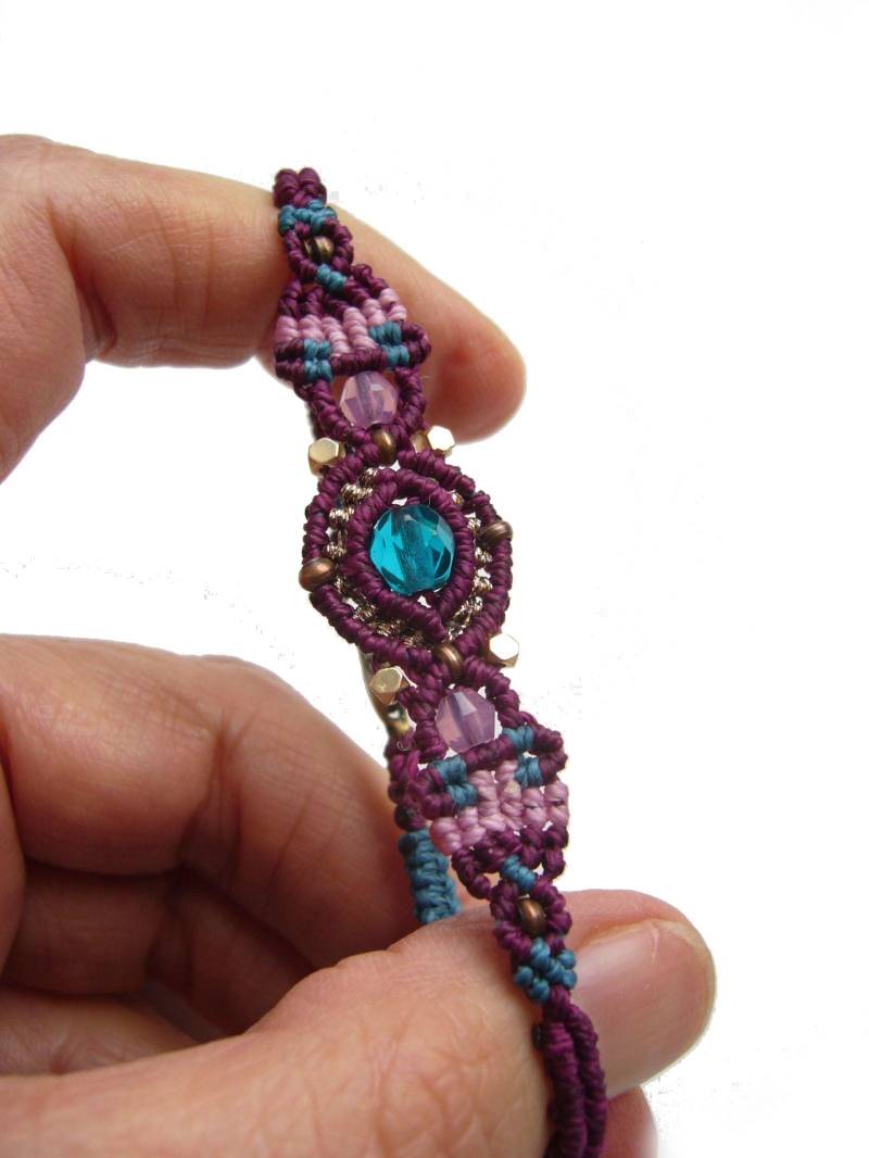 Makramee Armband, Schmuck, Micromacrame Bracelet, Glasschliffperlen, Kupferperlen, Metallperlen von crochetjewelsetsy