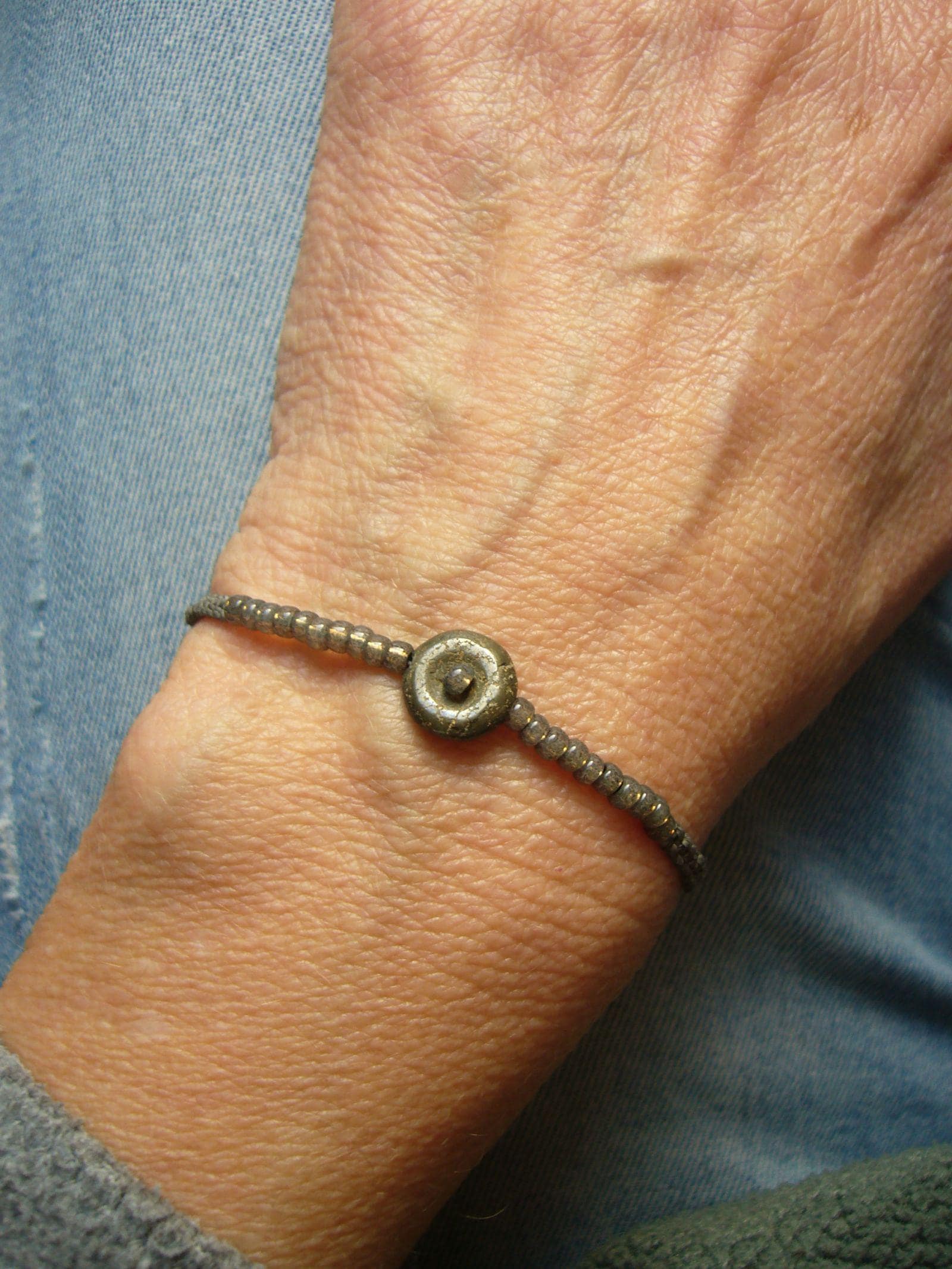 Makramee Armband, Schmuck, Micromacrame Bracelet, Oliv, Pyrit Perle, Miyuki Rocailles von crochetjewelsetsy