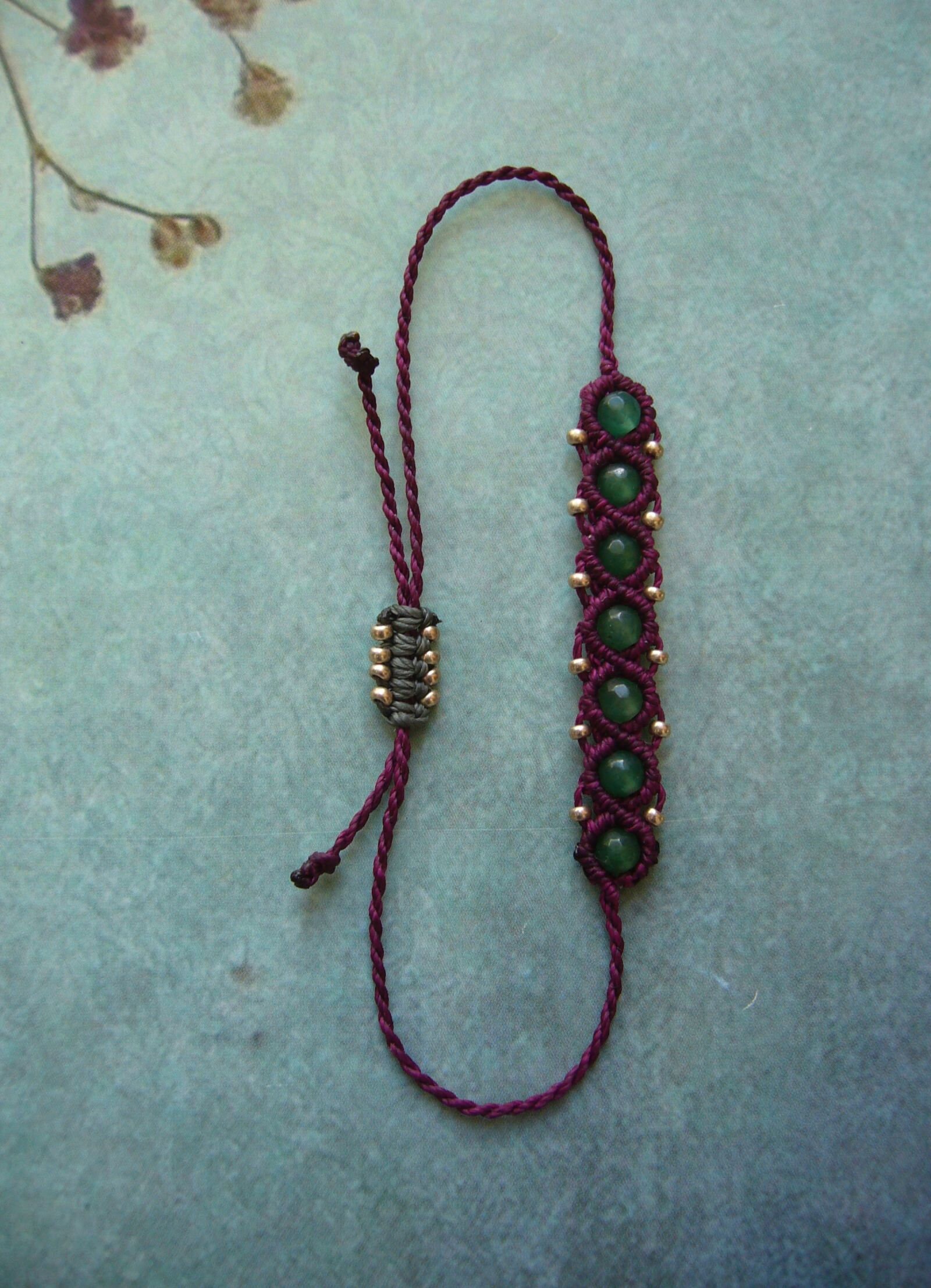 Makramee Armband, Schmuck, Micromacrame Bracelet, Weinrot, Aventurin Perlen, Rocailles von crochetjewelsetsy