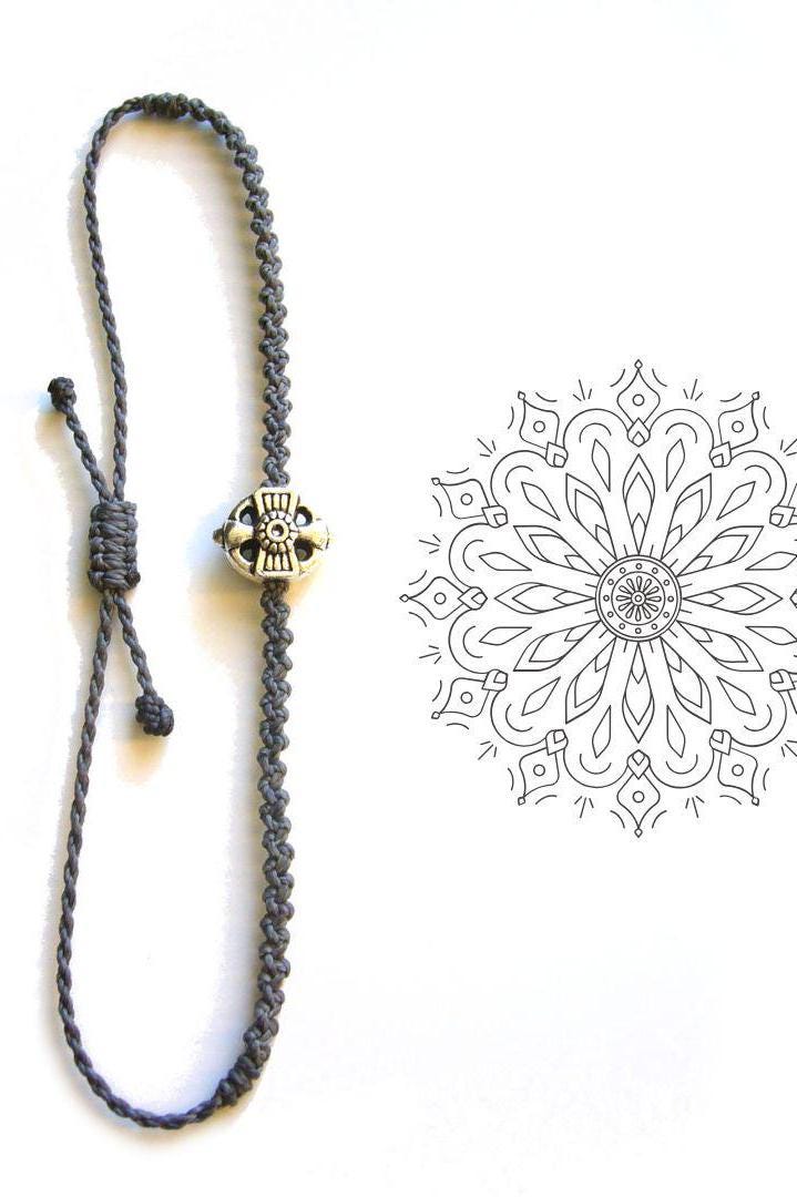 Makramee Armband Micromacrame Bracelet Anthrazit Mikromakramee Minimalistisch Filigran Glasschliffperle Rocailles Metallperle Dainty von crochetjewelsetsy