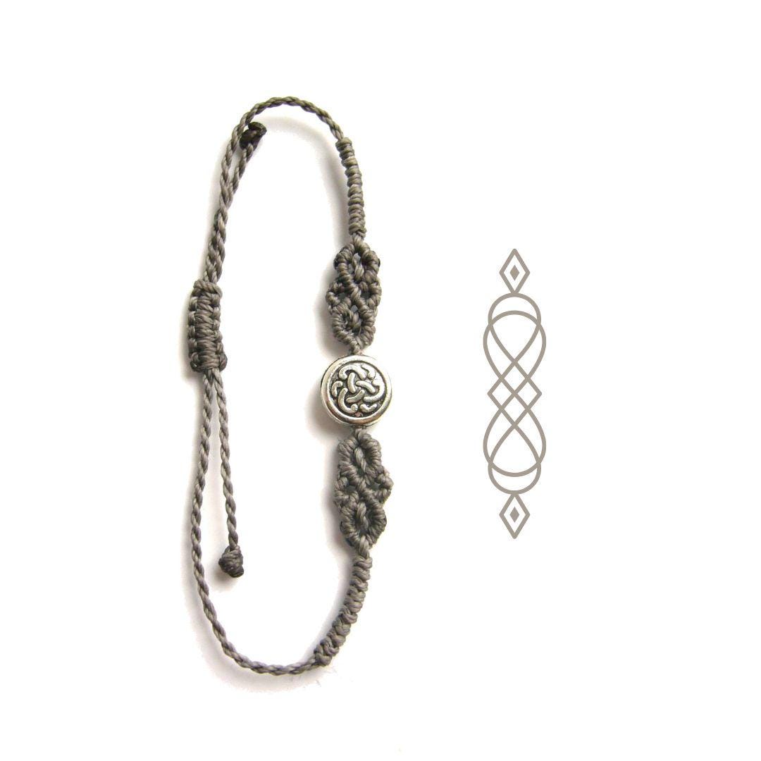 Makramee Armband Micromacrame Bracelet Grau Mikromakramee Filigran Metallperle von crochetjewelsetsy