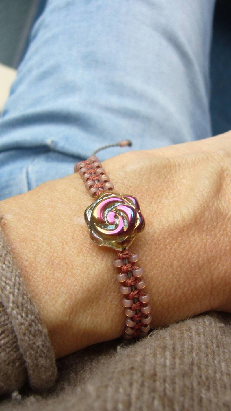 Makramee Armband Micromacrame Bracelet Mikromakramee Rost Rostbraun Glasblumenperle Miyuki Rocailles von crochetjewelsetsy