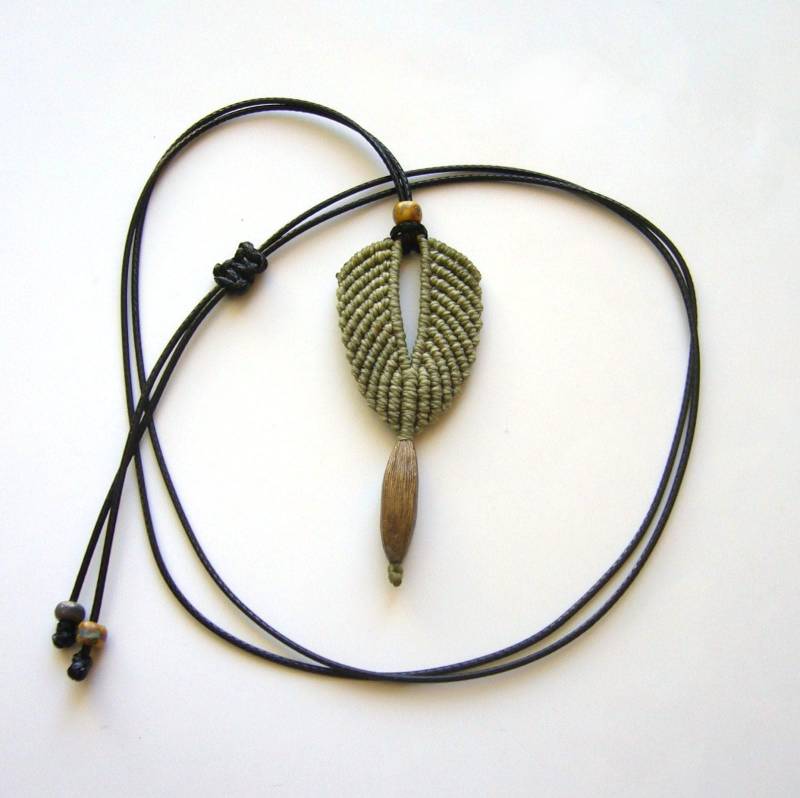 Makramee Kette, Micromacrame Necklace, Hippie, Boho, Grün, Helloliv, Metallperle, Rocailles, Verstellbar, Sommer von crochetjewelsetsy