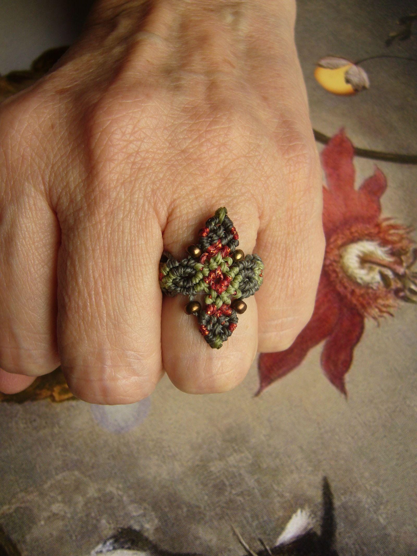 Makramee Ring, Bandring, Micromacrame Geschenk Für Frau, Lässig, Bunt von crochetjewelsetsy