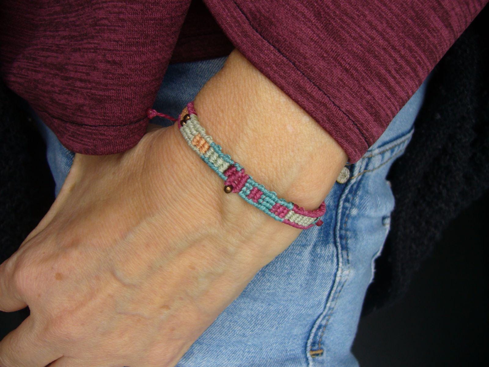 Mikromakramee Armband, Micromacrame Bracelet, Bunt, Rocailles von crochetjewelsetsy