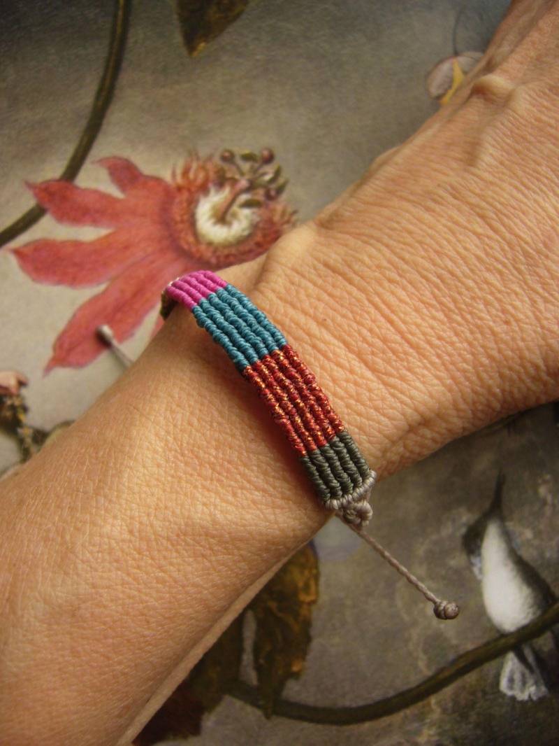 Mikromakramee Armband, Micromacrame Bracelet, Bunt, Unisex von crochetjewelsetsy