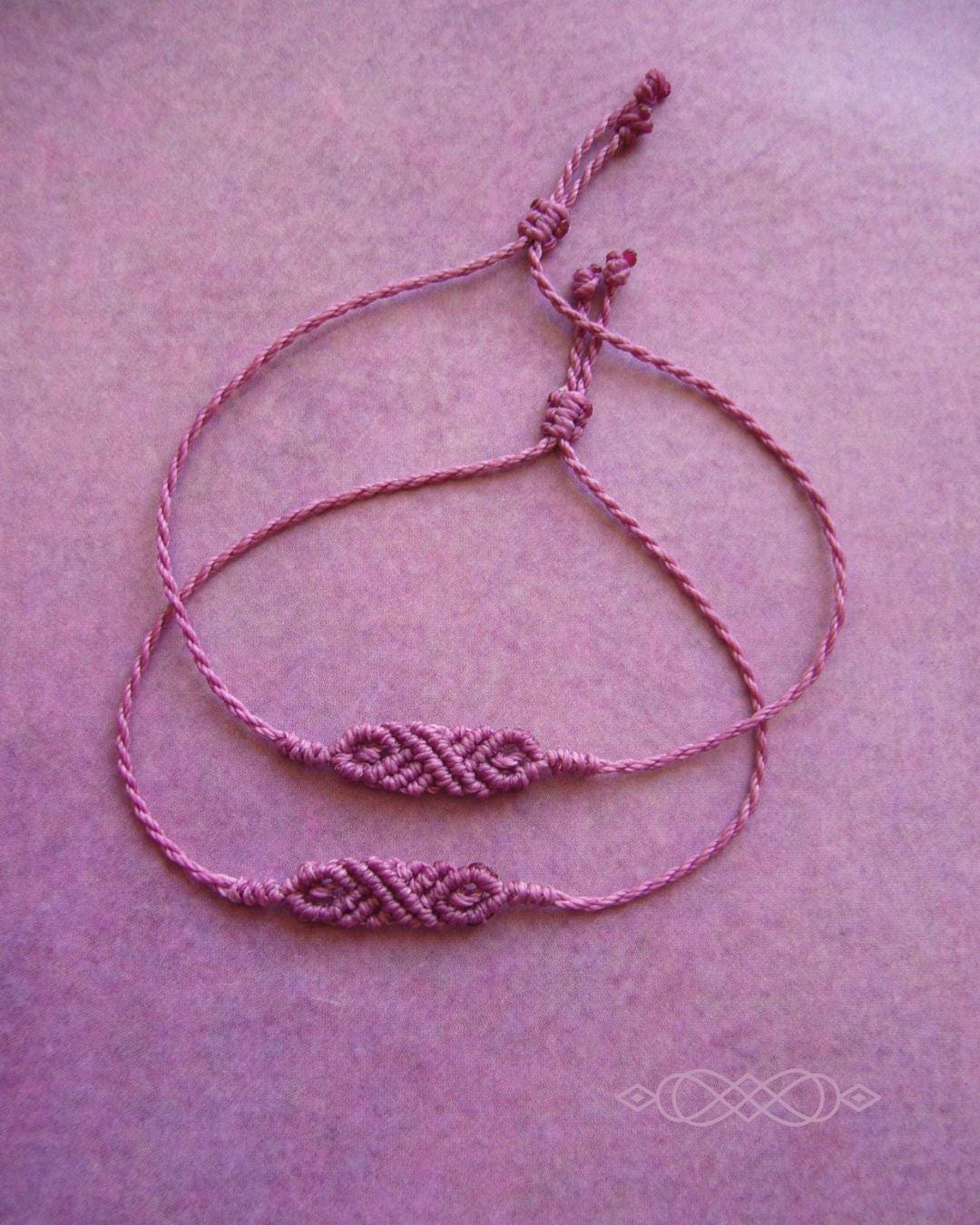 Set 2 Makramee Armbändchen Micromacrame Bracelets Orchidee Pink Minimalistisch Filigran Freundschaftsarmbändchen Freundin von crochetjewelsetsy