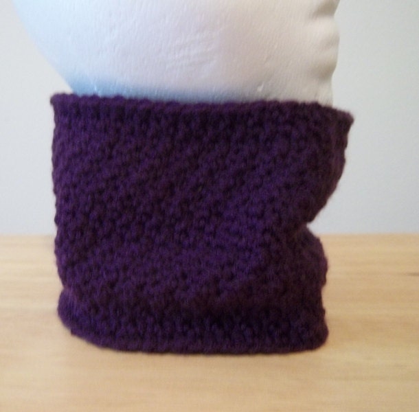 Cowl - Gehäkelter Schlauchschal in Der Farbe Aubergine von crochetknittingqueen