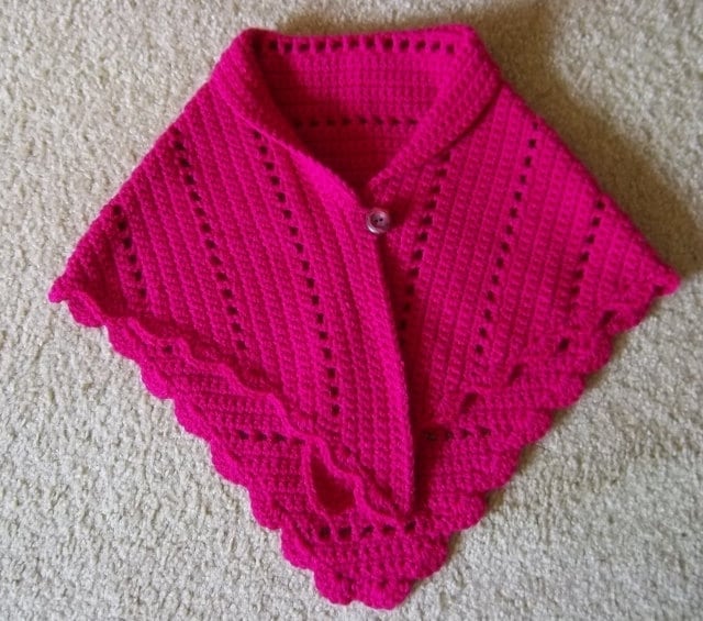 Dreieckstuch - Gehäkelter Schal Umhang Für Mädchen in Pink Dreieckstuch - Gehäkelter Schal Umhang Für Mädchen in Pink von crochetknittingqueen