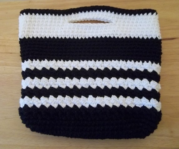 Geldbörse - City Gehäkelte Handtasche in Schwarz Und Weiß Baumwolle Geldbörse - City Gehäkelte Handtasche in Schwarz Und Weiß Baumwolle von crochetknittingqueen