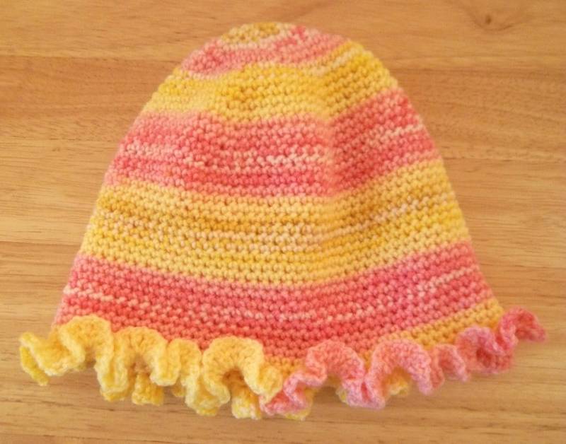 Häkelmütze Für Mädchen - Gehäkelte Rüschenmütze Selbststreifende Farben Von Gelb Und Rosa von crochetknittingqueen