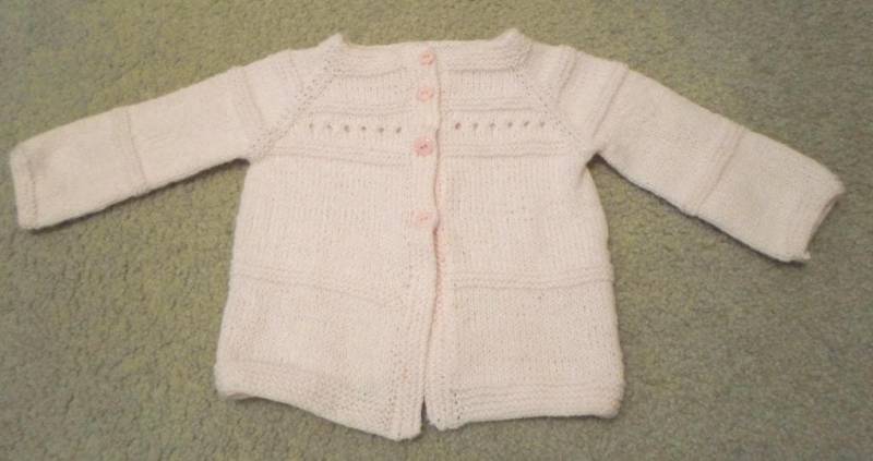 Mädchen Strickjacke - Handgestrickte Für 5 Jährige Gestrickt Aus Hellrosa Acrylgarn Mädchen Strickjacke - Handgestrickte Für 5 Jährige Gestrickt Aus Hellrosa Acrylgarn von crochetknittingqueen