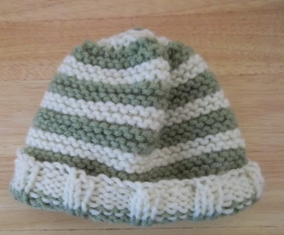 Mütze - Handgestrickte Babymütze in Grün Und Weiß von crochetknittingqueen