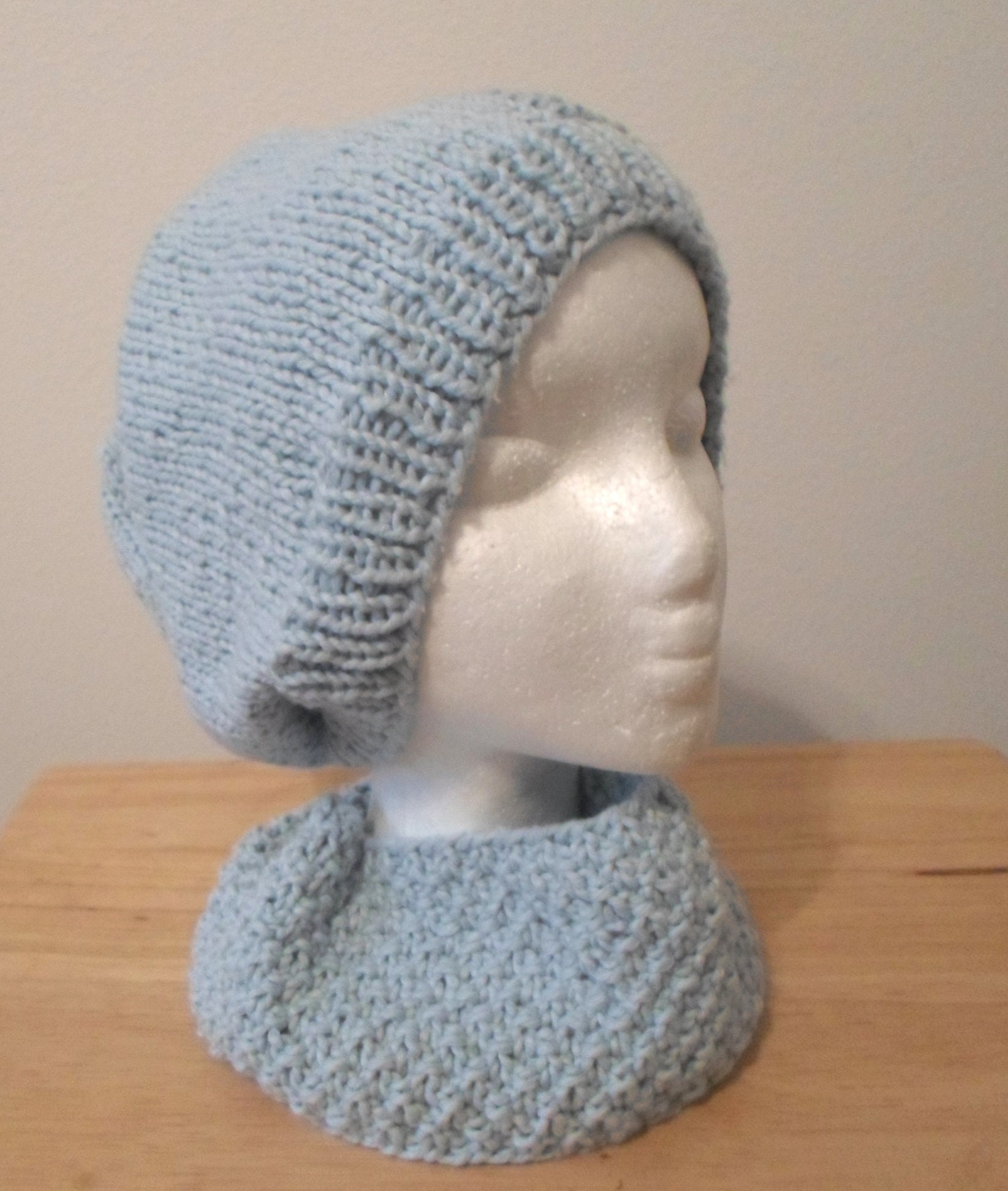 Mützen Set - Handgestrickte Slouchy Mütze Aus Acrylgarn in Hellblau von crochetknittingqueen