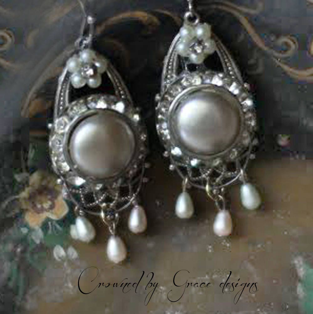 Mond Strahlen ~ Valentinsgeschenk Ohrringe Strass Silbernen Perlen Umfunktioniert, Ein Von Einer Art Ohrringe, Gekrönt Durch Gnade von crownedbygrace