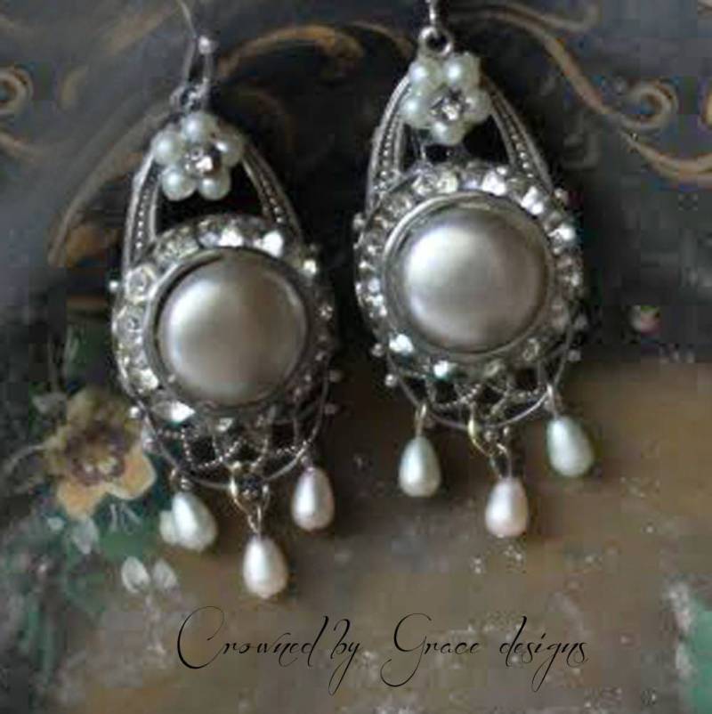 Mond Strahlen ~ Valentinsgeschenk Ohrringe Strass Silbernen Perlen Umfunktioniert, Ein Von Einer Art Ohrringe, Gekrönt Durch Gnade von crownedbygrace