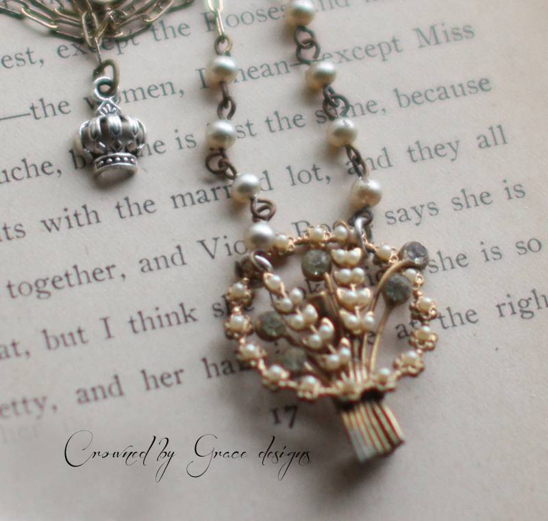 Perle Bouquet ~ Valentinsgeschenk Halskette Ein Von Einer Art Blumen Strass Rosenkranz Kette Gekrönt Durch Gnade Perlen von crownedbygrace