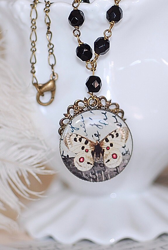 Schmetterling Blau Cameo Halskette Handgemachte Sommer Girly Vintage Jet Perlen Filigran von crushjewels