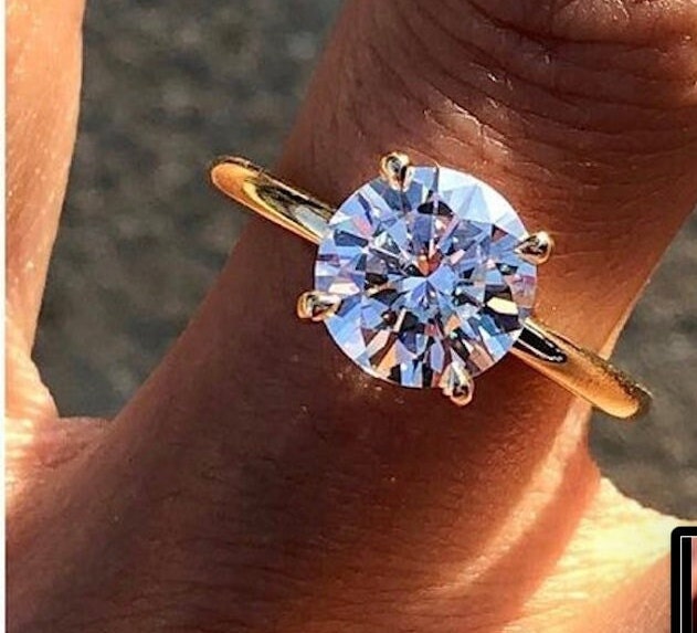 2 Karat Rundschliff Moissanit Diamant Verlobungsring Aus 14K Weißgold, Solitär Ehering, Einfaches Jubiläumsgeschenk Für Frau von crystalanejewelry