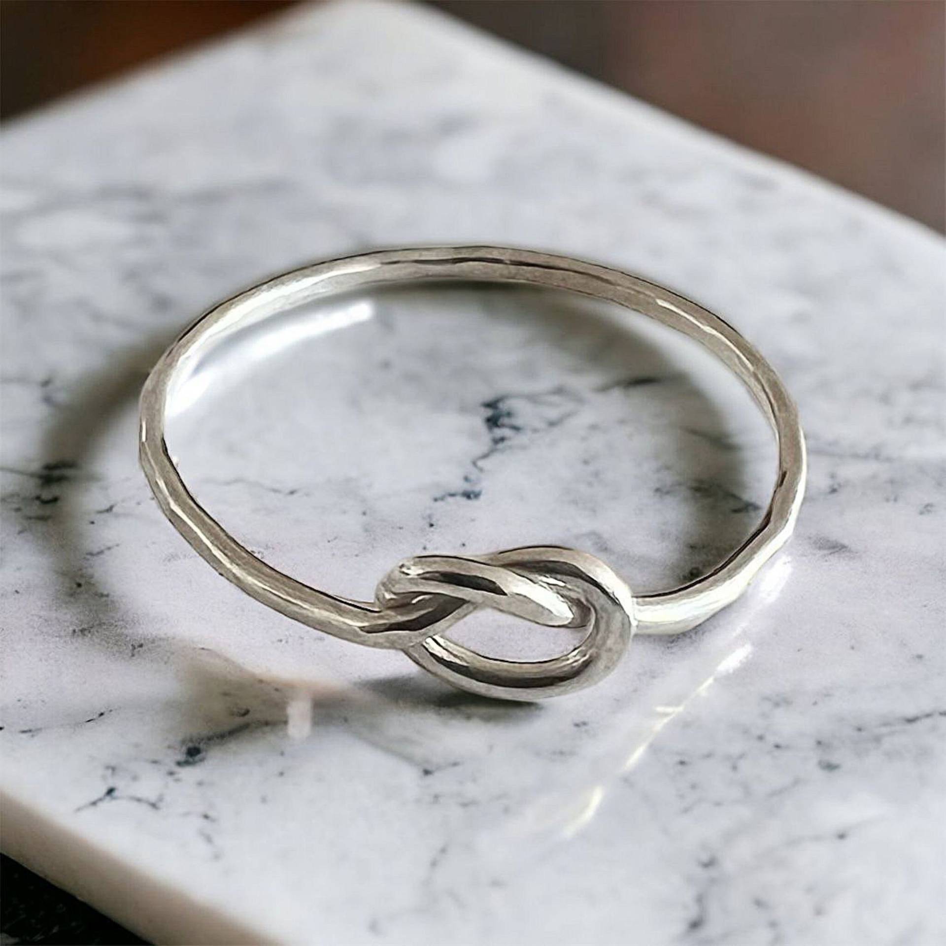 Silber Knotenring, Zierlicher Dünner Ring, Stapelring, Zarter Schmuck, Minimaler Minimalistisch, Handgemachter Geschenk Silber Knotenring, Zierlicher Dünner Ring, Stapelring, Zarter Schmuck, Minimaler Minimalistisch, Handgemachter Geschenk von crystalstonelondon