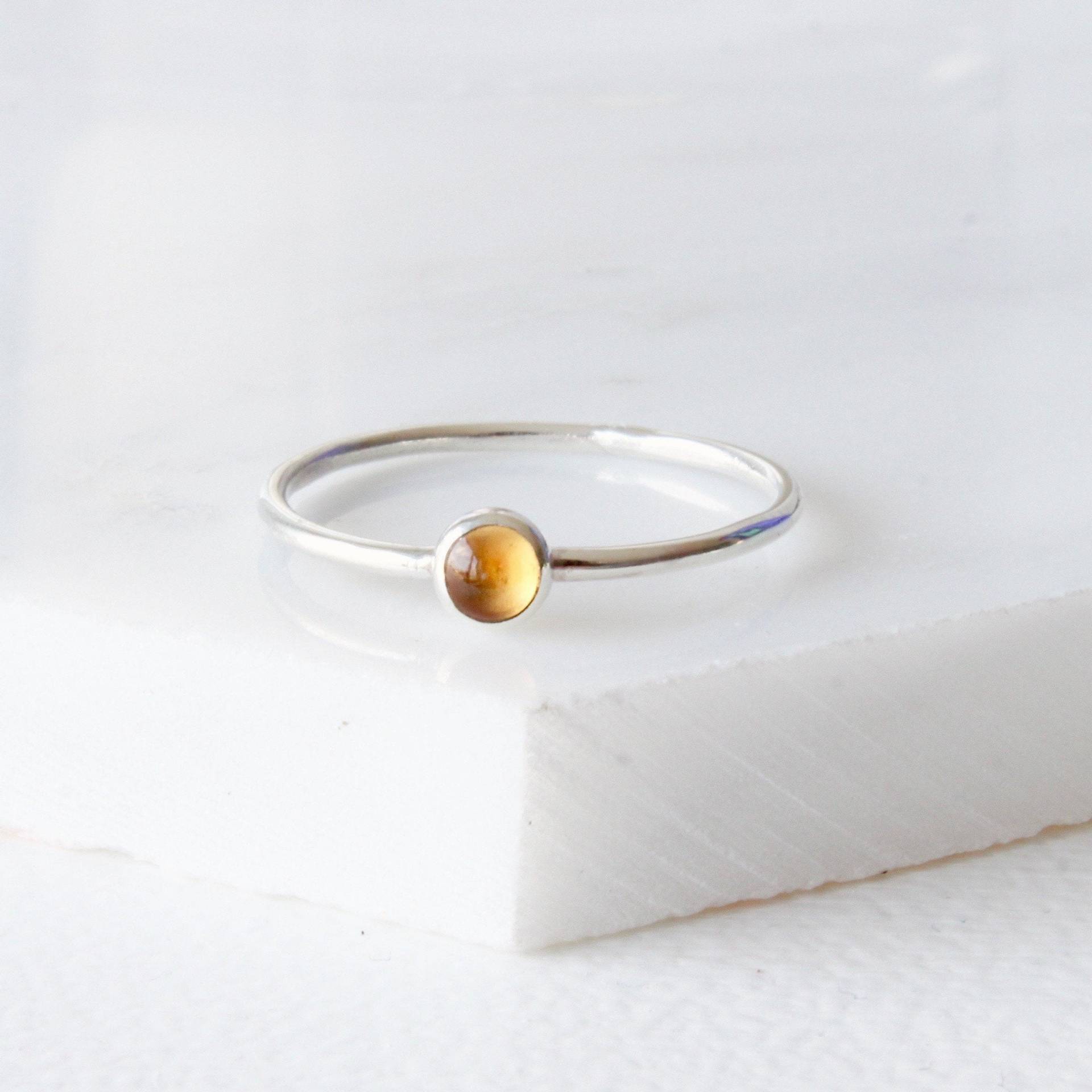 Sterling Silber Citrin Stapelring, Dünner Silberring, Edelsteinring, Zarter Schmuck, Geschenk Sterling Silber Citrin Stapelring, Dünner Silberring, Edelsteinring, Zarter Schmuck, Geschenk von crystalstonelondon