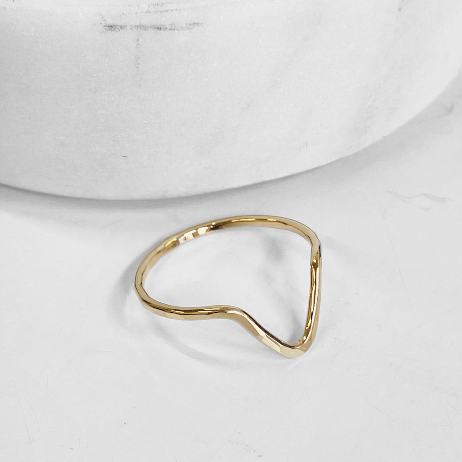 Wishbone Gold Gefüllter Ring, V Goldring, Stapelring, Zarter Schmuck, Zierlicher Minimalistisch, Handgemachter Geschenk Wishbone Gold Gefüllter Ring, V Goldring, Stapelring, Zarter Schmuck, Zierlicher Minimalistisch, Handgemachter Geschenk von crystalstonelondon