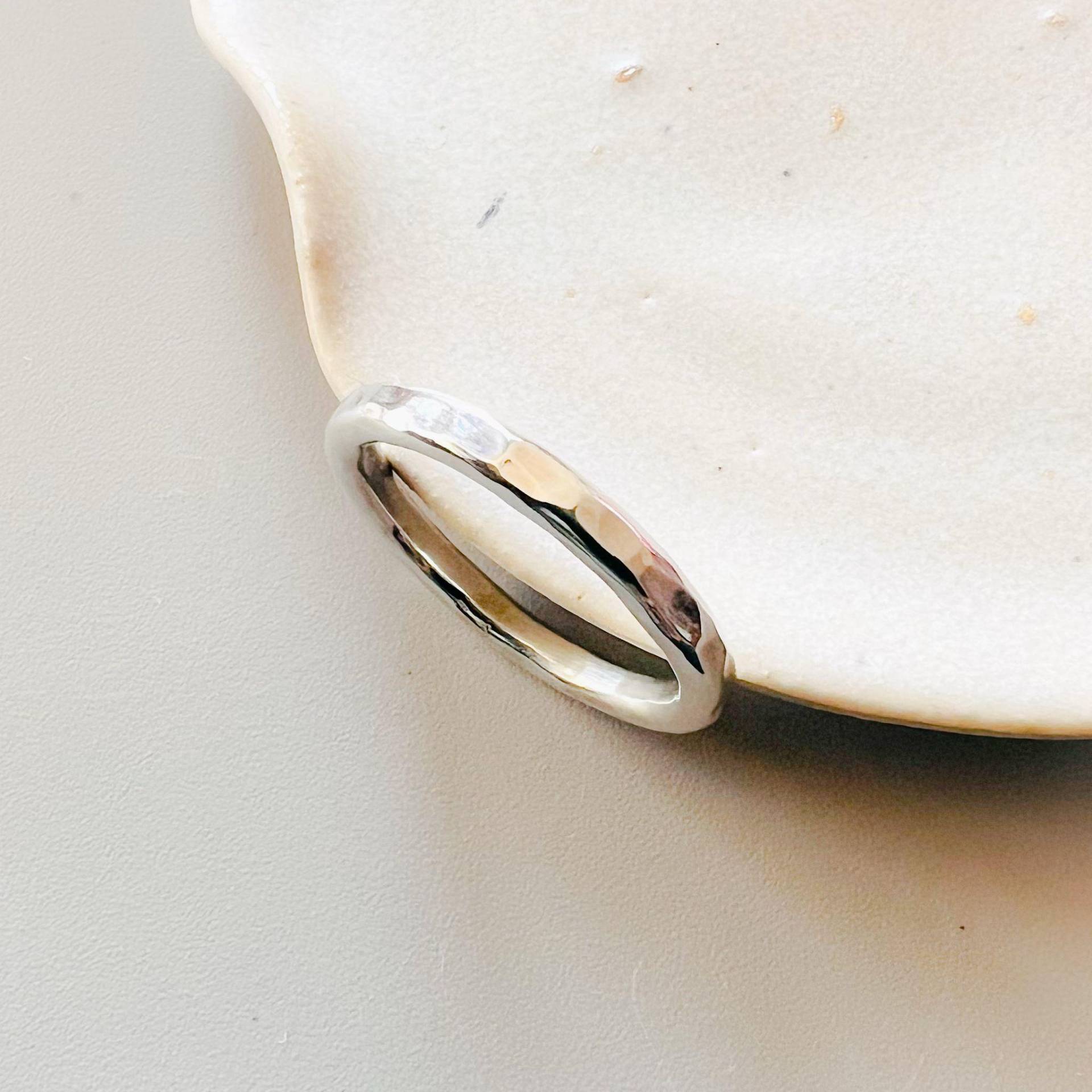 Zierlicher Ring Sterling Silber, 1, 5 Mm Silber Ring, Stapel Feiner Schmuck, Minimalistisch, Handgemachter Schmuck Zierlicher Geschenk Zierlicher Ring Sterling Silber, 1, 5 Mm Silber Ring, Stapel Feiner Schmuck, Minimalistisch, Handgemachter Schmuck Zierlicher Geschenk von crystalstonelondon