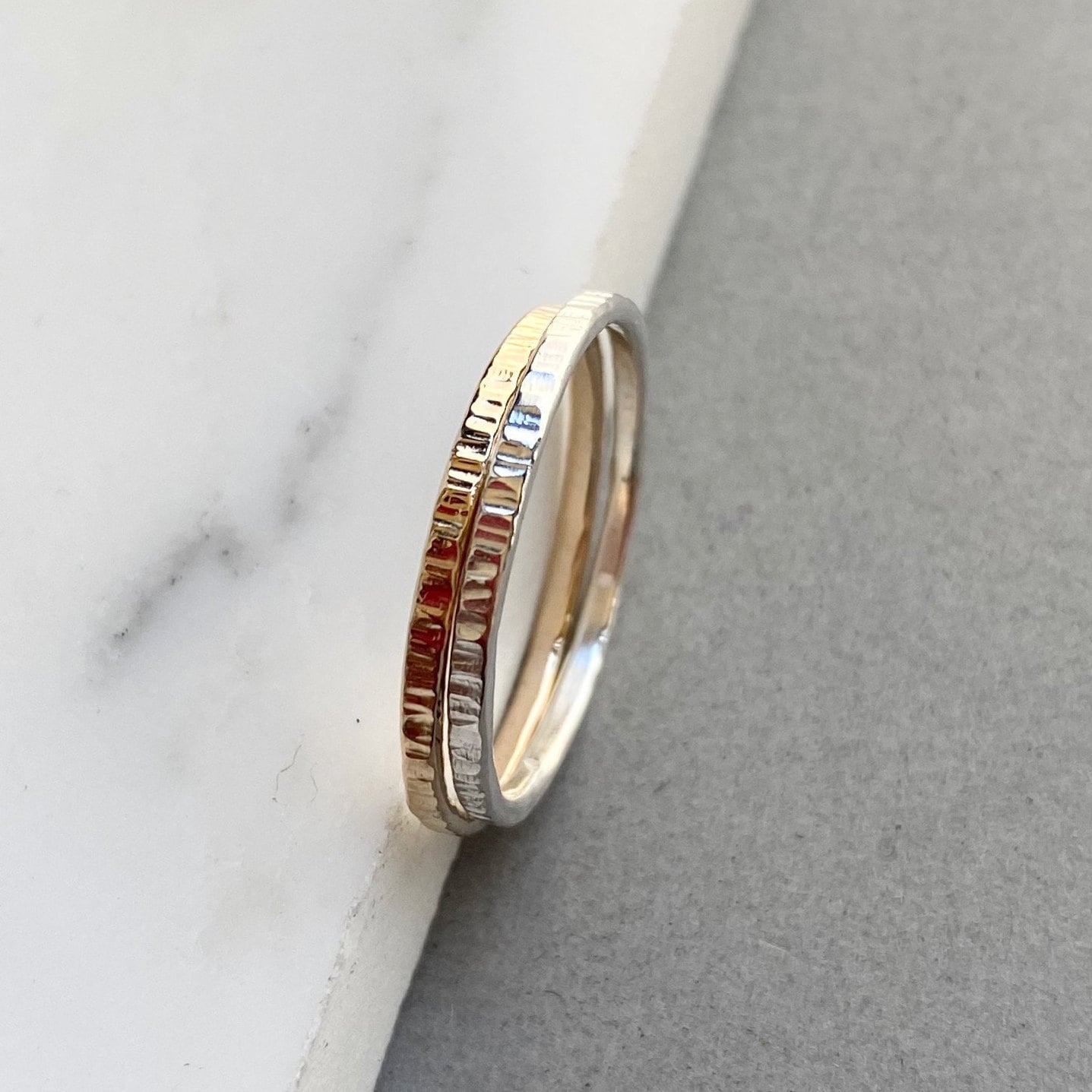 sterling Silber Und Gold Filled 2 Ring Set, Dünner Ring, Minimalist, Handgemachter Schmuck, Zierlicher Geschenk sterling Silber Und Gold Filled 2 Ring Set, Dünner Ring, Minimalist, Handgemachter Schmuck, Zierlicher Geschenk von crystalstonelondon