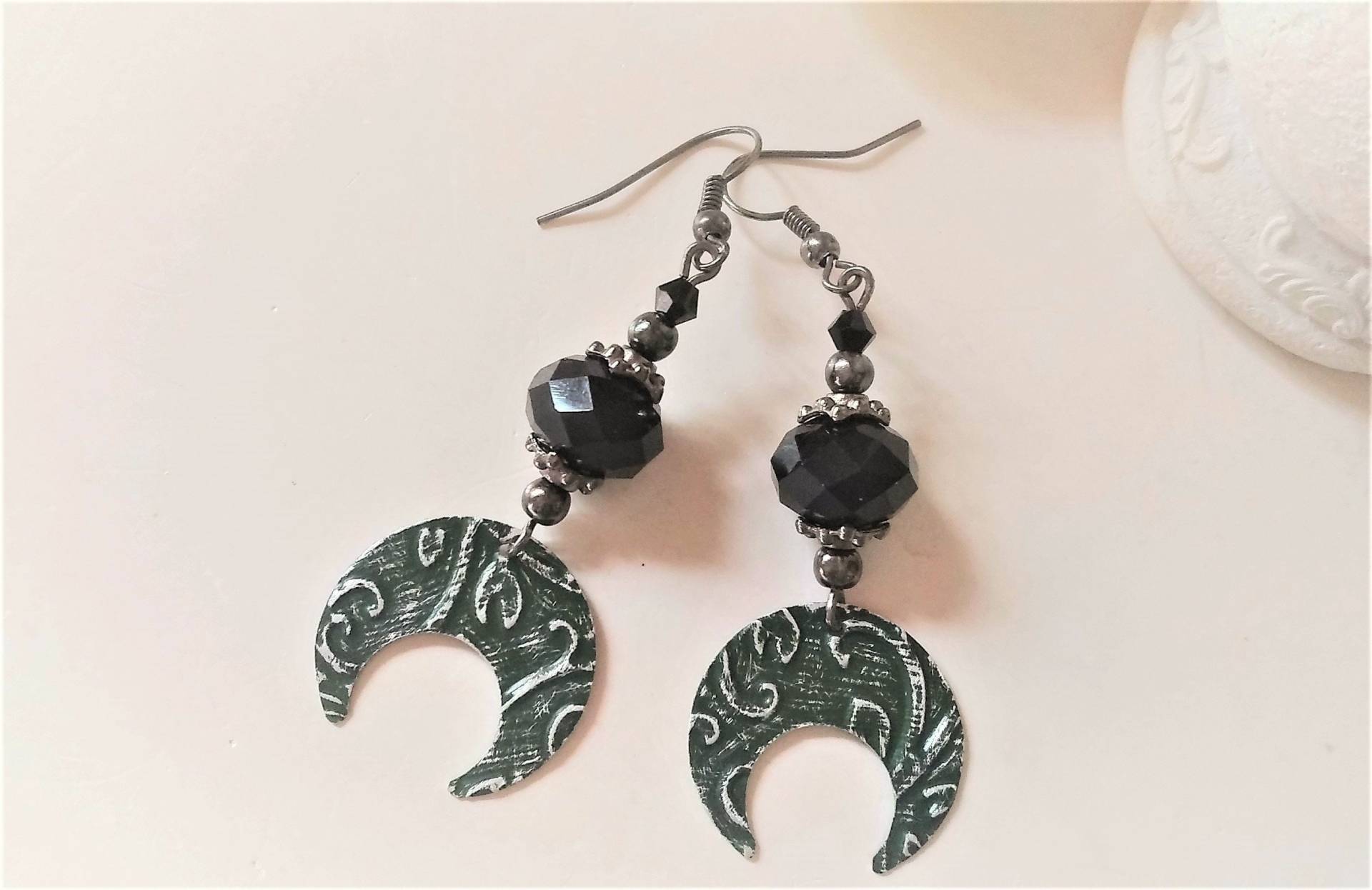 Dunkelgrüne Horn Ohrringe Mond Orient Handgeprägt Patina Hufeisen Recycling Aus Kaffeekapsel Nespresso 458 Dunkelgrüne Horn Ohrringe Mond Orient Handgeprägt Patina Hufeisen Recycling Aus Kaffeekapsel Nespresso 458 von cupnessoArt