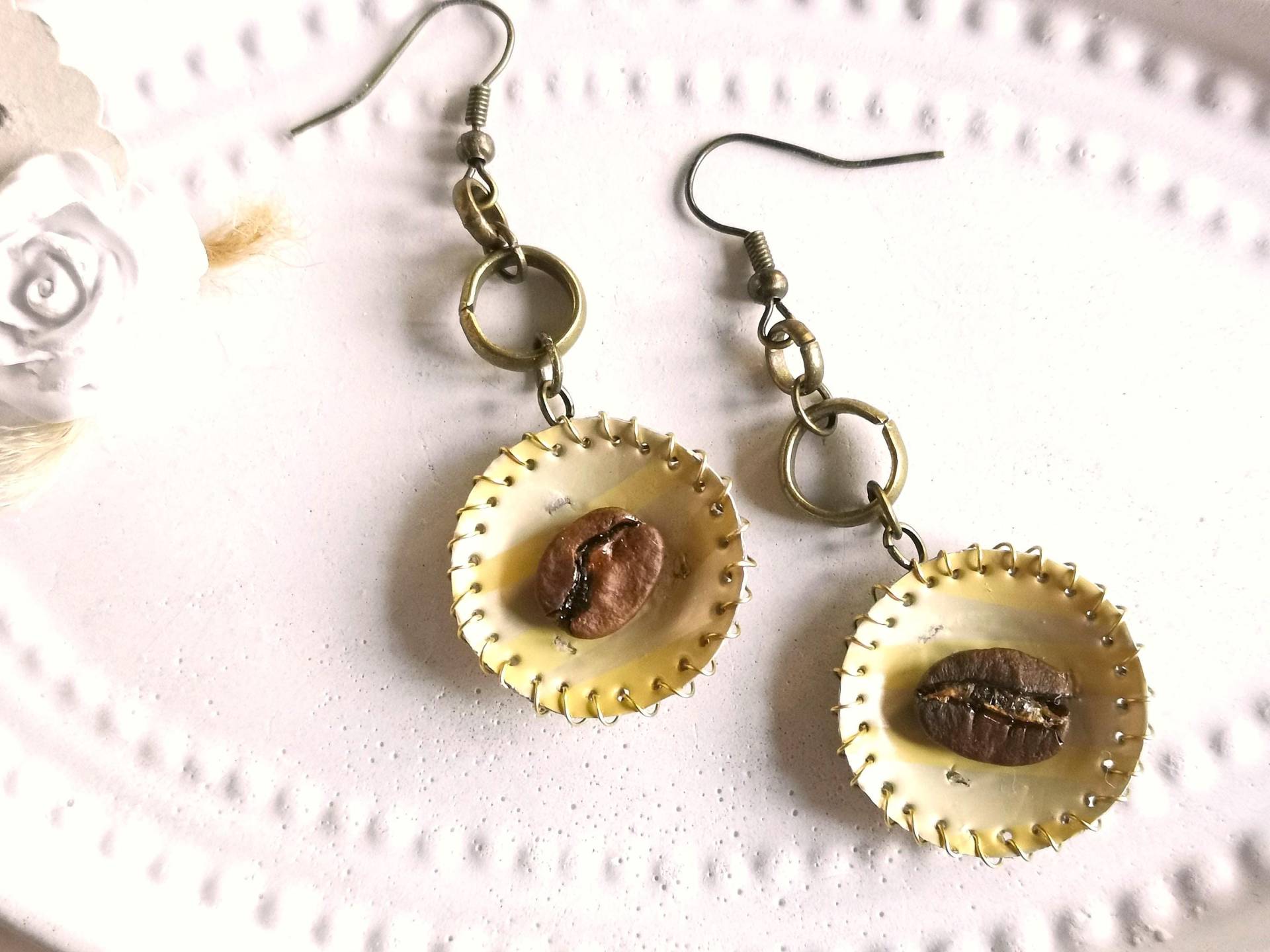 Echte Kaffeebohnen Ohrringe, Bronze Recycling Ohrringe Aus Kaffeekapsel Coffee Pod Nespresso Schmuck Nachhaltig 049 Echte Kaffeebohnen Ohrringe, Bronze Recycling Ohrringe Aus Kaffeekapsel Coffee Pod Nespresso Schmuck Nachhaltig 049 von cupnessoArt