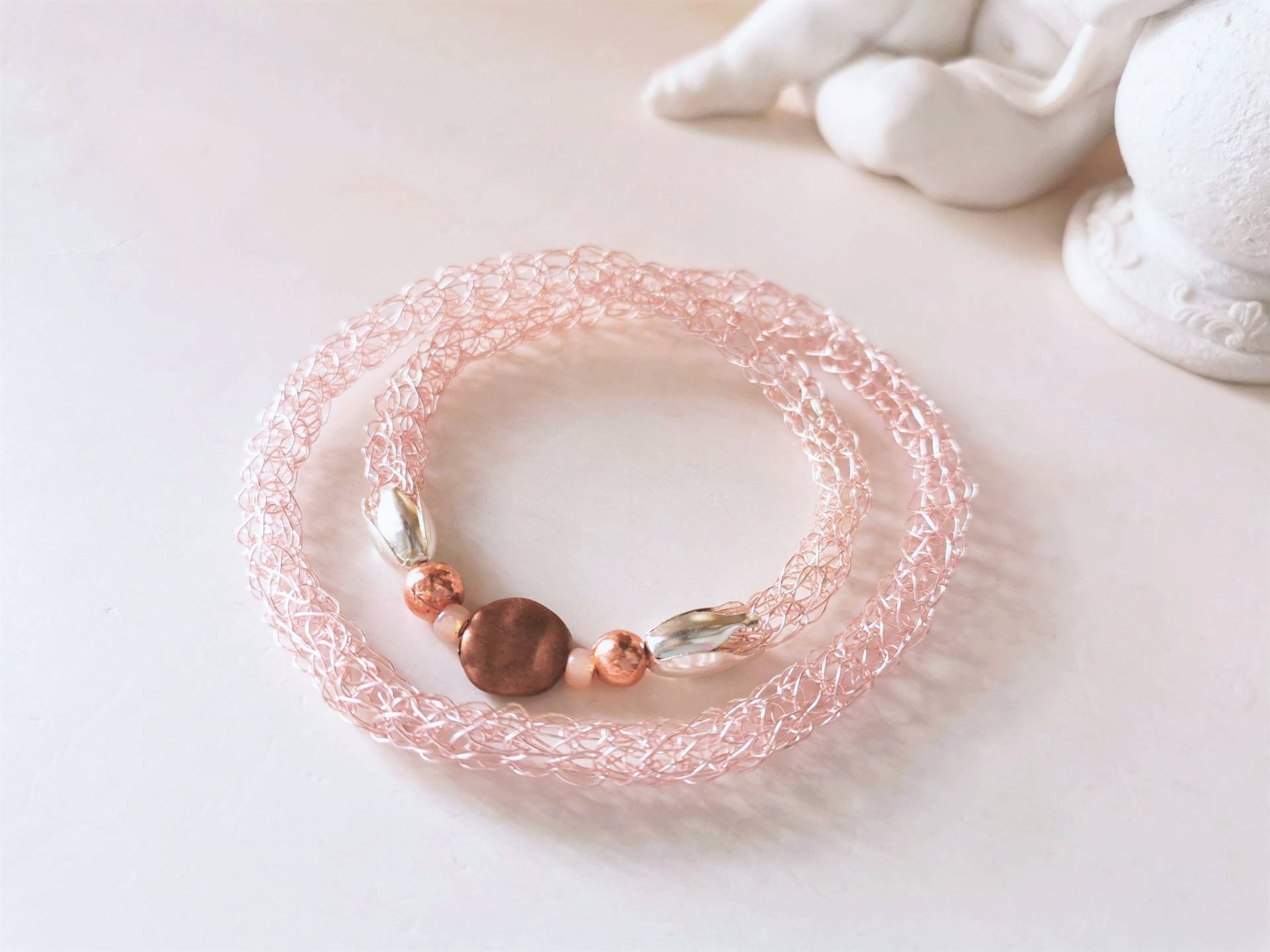 Gestricktes Draht Armband Rosegold, Wickelarmband Aus Draht, Kupfer Armband, Drahtschmuck Strickschmuck Rosegold Silber 115 Gestricktes Draht Armband Rosegold, Wickelarmband Aus Draht, Kupfer Armband, Drahtschmuck Strickschmuck Rosegold Silber 115 von cupnessoArt
