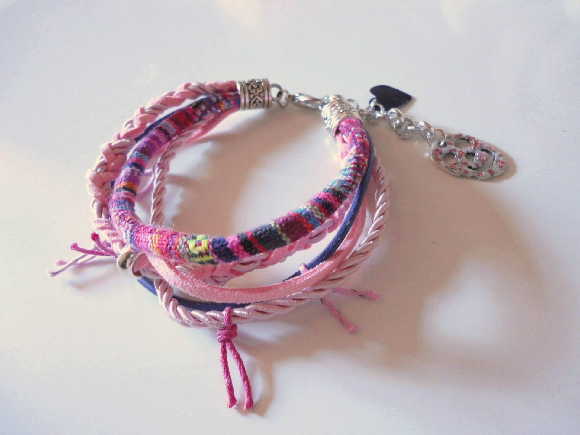 Rosa Leder Armband Kordel Mit Silber Ornament Kappen, Ibiza Aztek Rosa, Wickelarmband 288 Rosa Leder Armband Kordel Mit Silber Ornament Kappen, Ibiza Aztek Rosa, Wickelarmband 288 von cupnessoArt