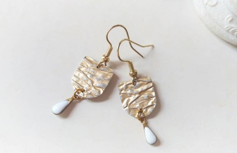 Kleine Zierliche Halbkreis Ohrringe Vergoldet, Zarte Emaille Tropfen Upcycling Schmuck Nespresso Nachhaltiges Geschenk 104 Kleine Zierliche Halbkreis Ohrringe Vergoldet, Zarte Emaille Tropfen Upcycling Schmuck Nespresso Nachhaltiges Geschenk 104 von cupnessoArt