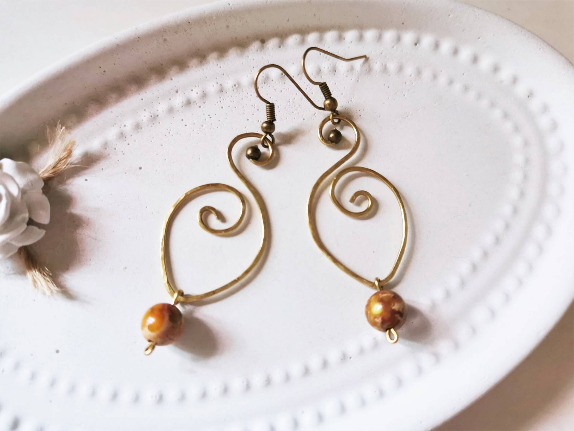 Messing Ohrringe Ornament Spirale Mit Jaspis, Boho Draht Schmuck Handgefertigt Gehämmert, Jaspis 101 Messing Ohrringe Ornament Spirale Mit Jaspis, Boho Draht Schmuck Handgefertigt Gehämmert, Jaspis 101 von cupnessoArt