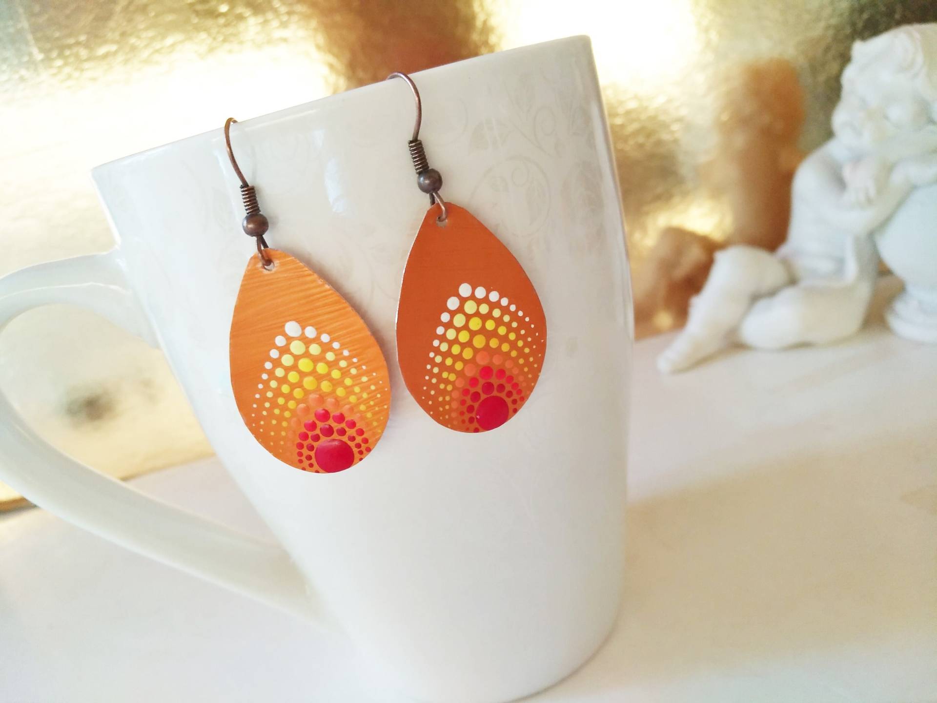Zierliche Mandala Ohrringe Dot Art Handbemalt Tropfen Orange Aus Recycling Nespresso Kaffeekapsel Schmuck Nachhaltig 085 Zierliche Mandala Ohrringe Dot Art Handbemalt Tropfen Orange Aus Recycling Nespresso Kaffeekapsel Schmuck Nachhaltig 085 von cupnessoArt